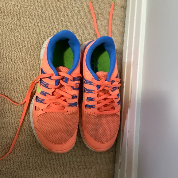 Nike press 5.0 Neon pink runners - Picture 3 of 8